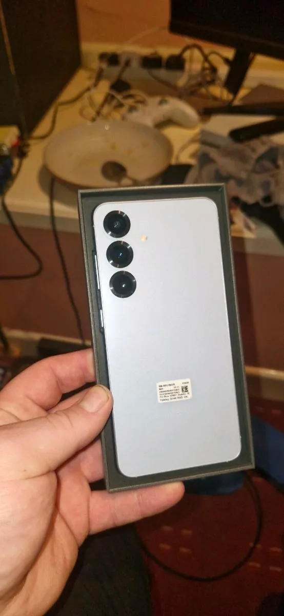 Samsung Galaxy S25 - Icy Blue - Unlocked 128gb - Image 1