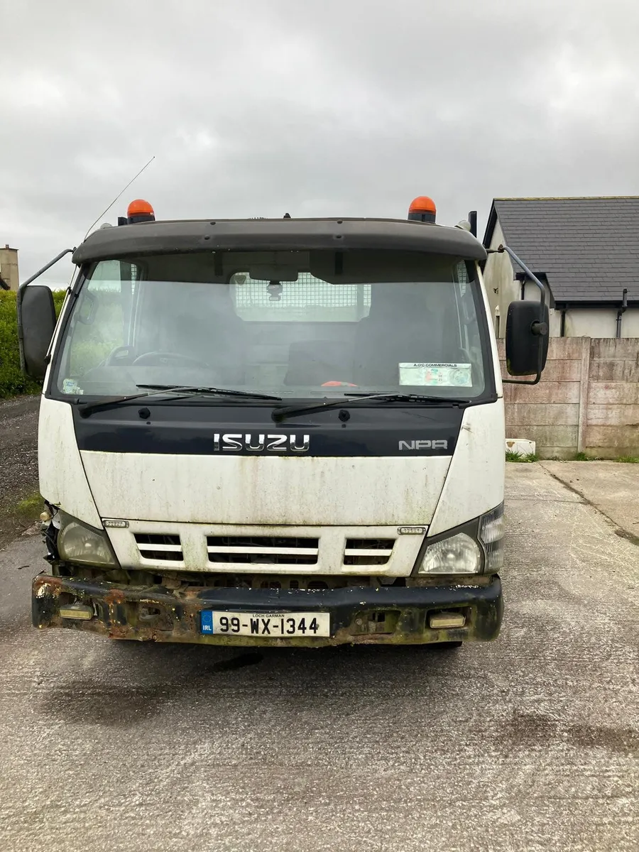 Isuzu NPR 1999 - Image 1