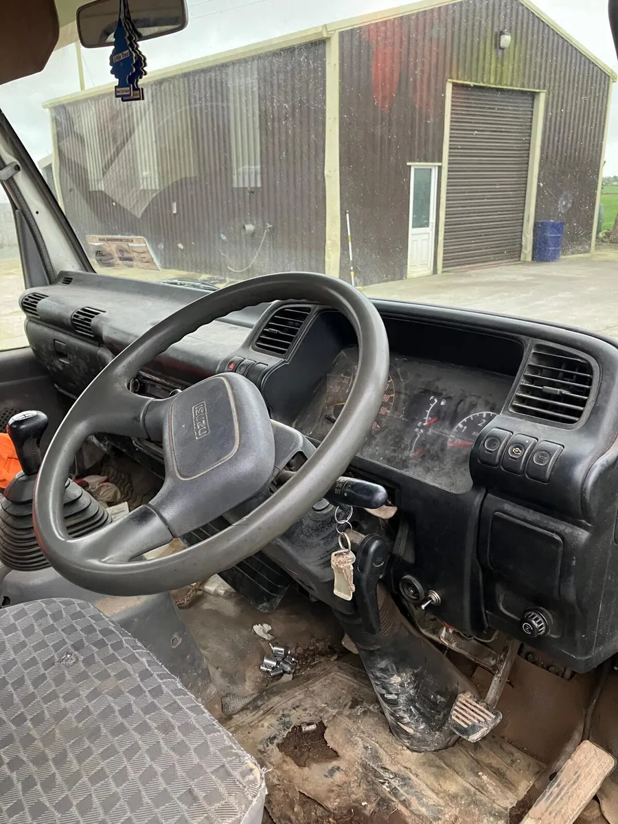 Isuzu NPR 1999 - Image 4