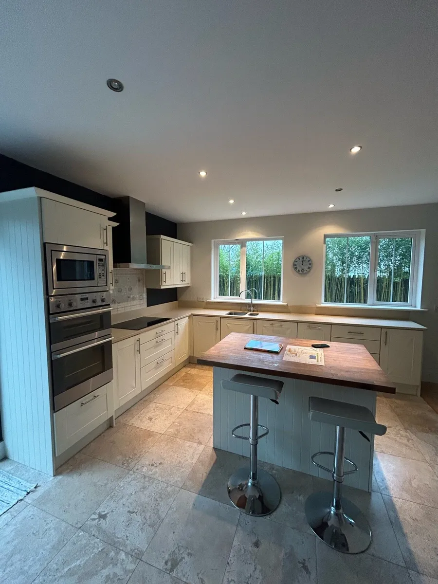 Kitchen Unit and Appliances - Image 1