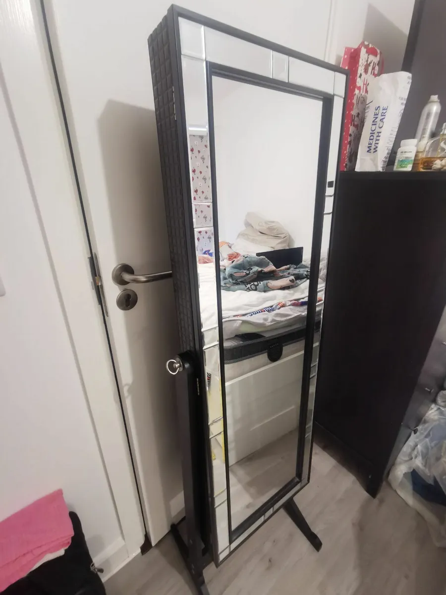Luxury Freestanding Mirror Cabinet Unit - Image 4