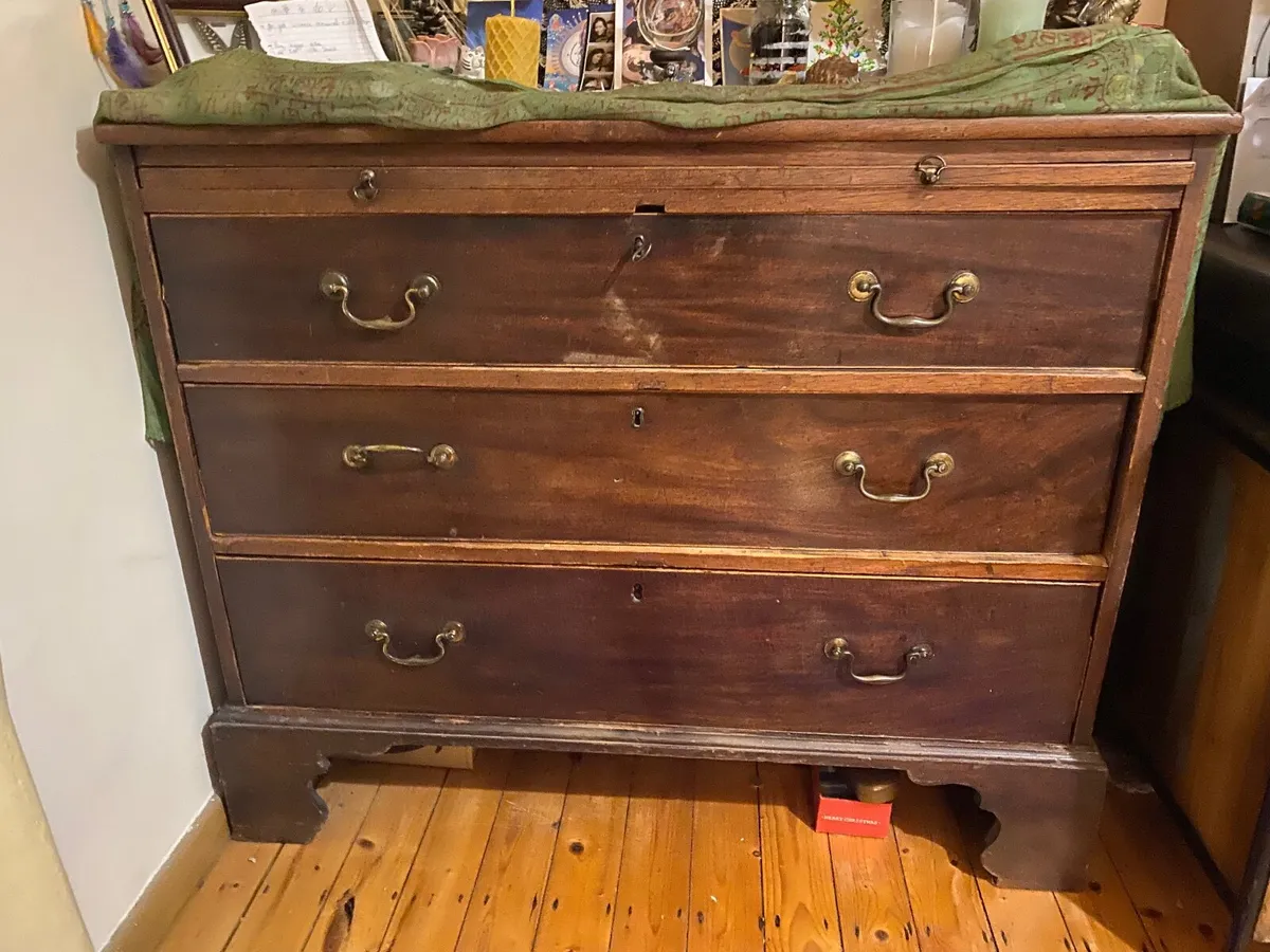 Georgian chest of drawers