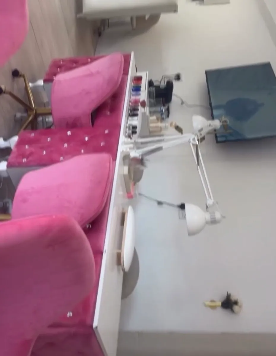 Nail tables - Image 2