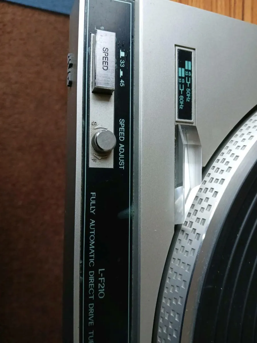 Jvc precision turntable L-F210 - Image 2