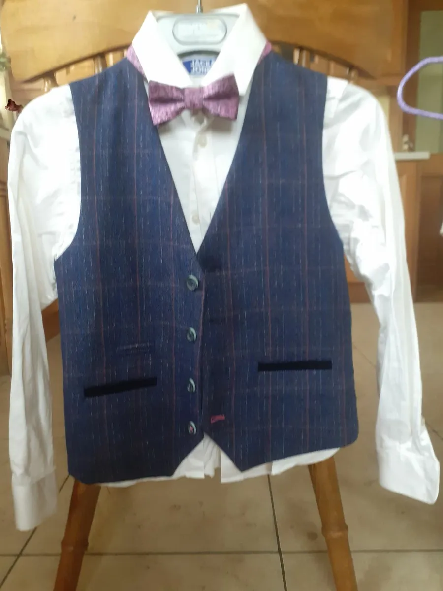 Boys Communion 3 piece suit - Image 2