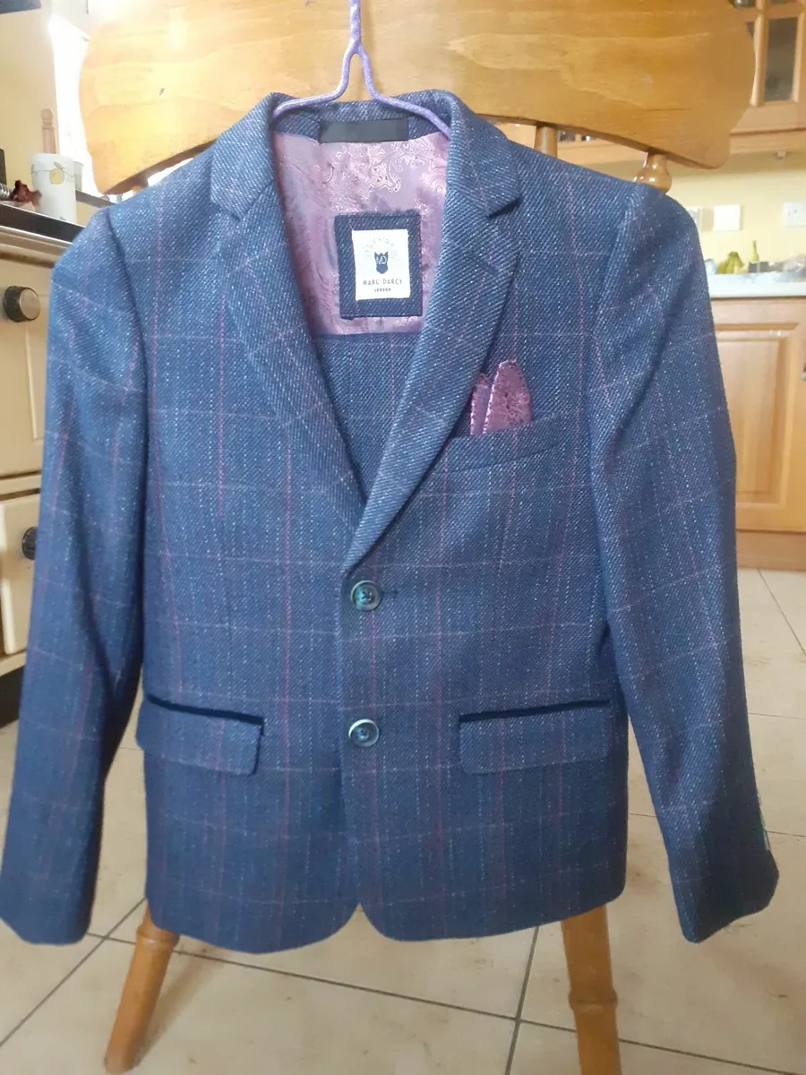 Boys Communion 3 piece suit - Image 4