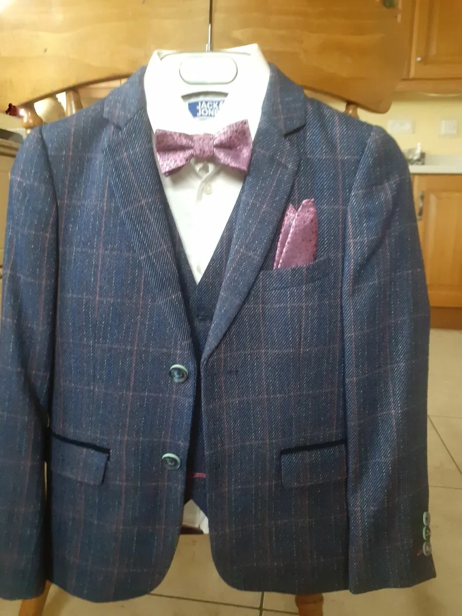 Boys Communion 3 piece suit - Image 1