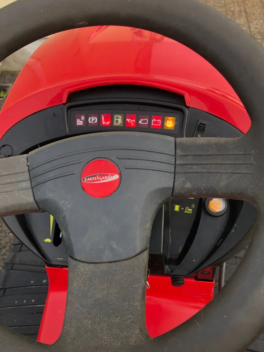 Castlegarden ride on mower - Image 3