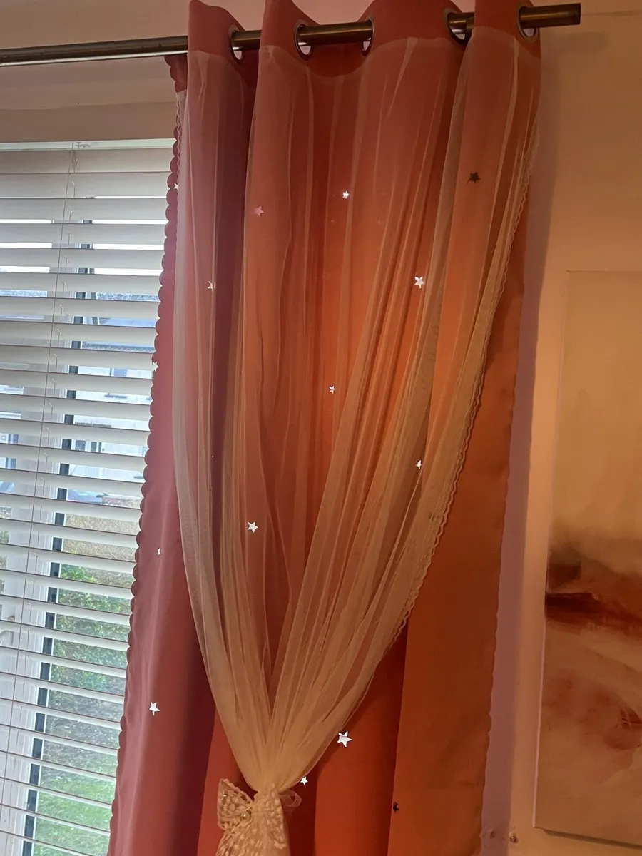 Curtains - Image 2