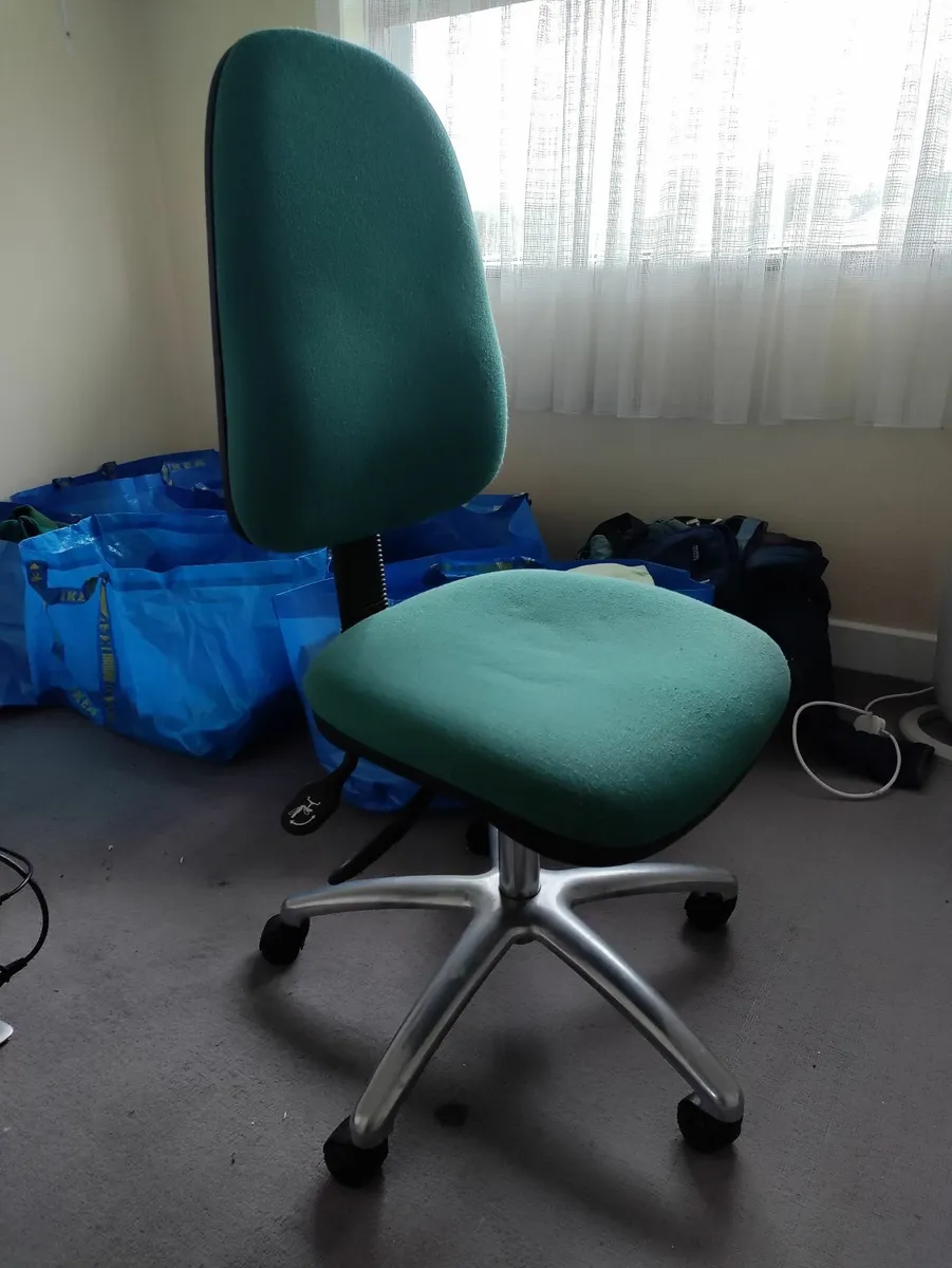 Chair (free to take away) - Image 1