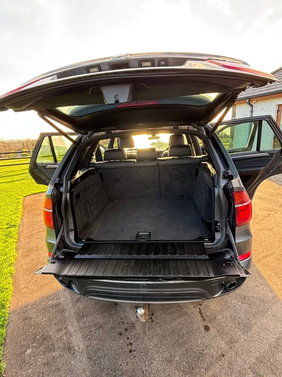BMW X5 2011 - Commercial 5 seat crew cab - Image 3