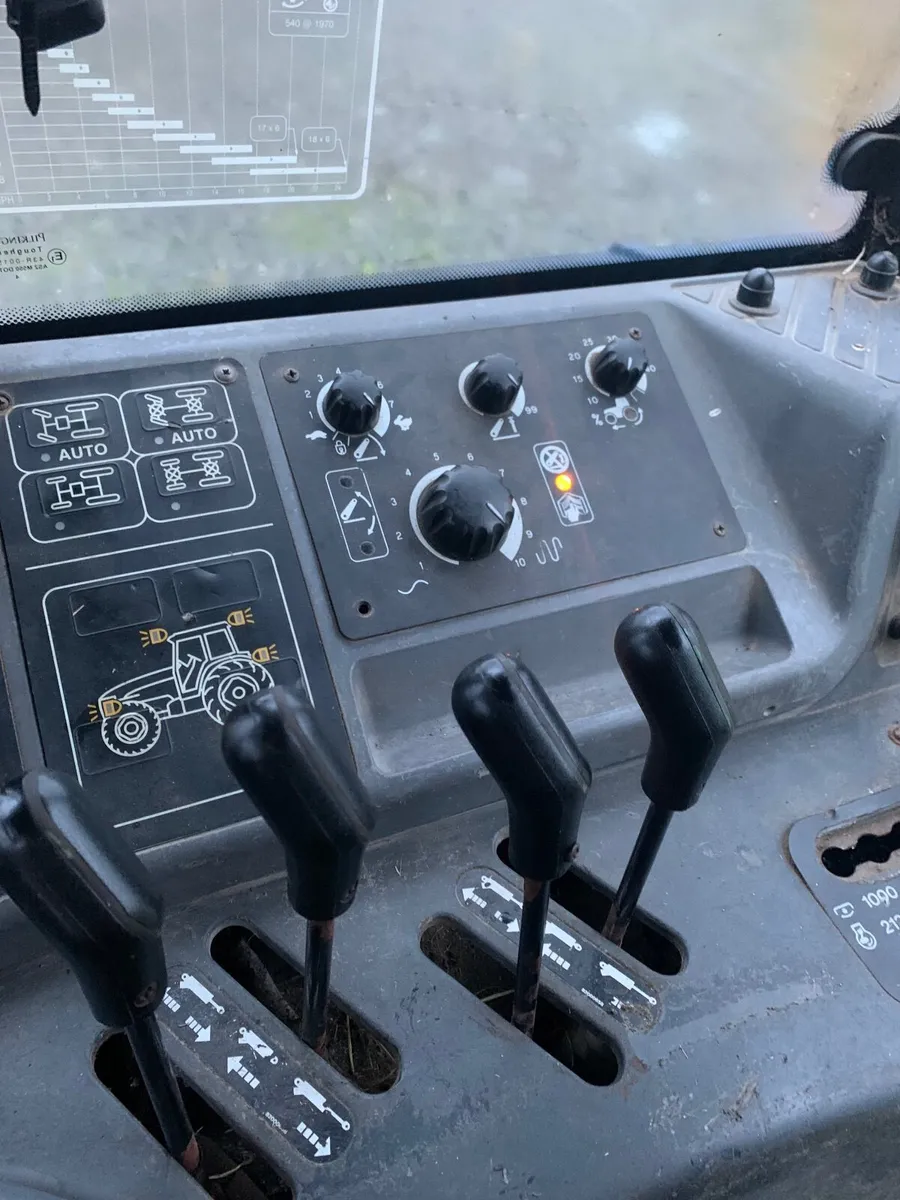 New Holland tm 150 - Image 2