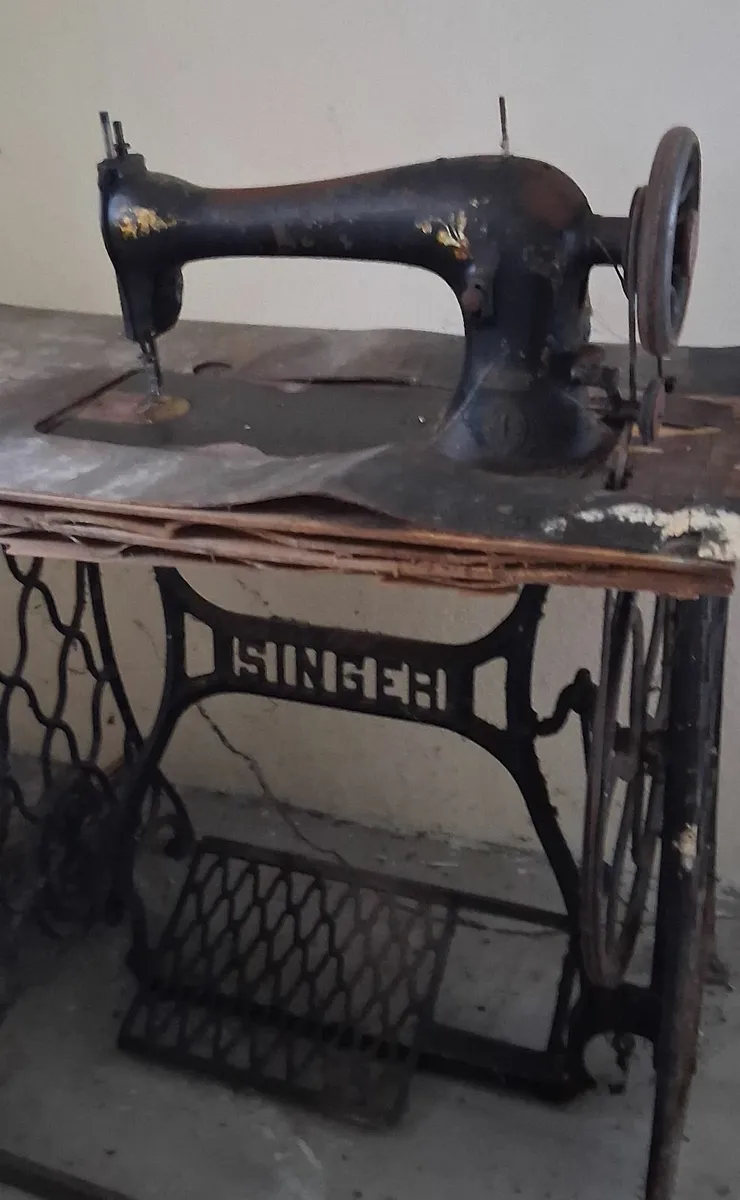 Antiques & Collectibles: "sewing machine" - Image 3