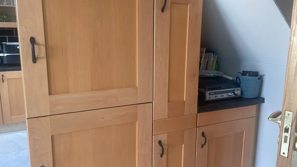 Kitchen units - Image 1