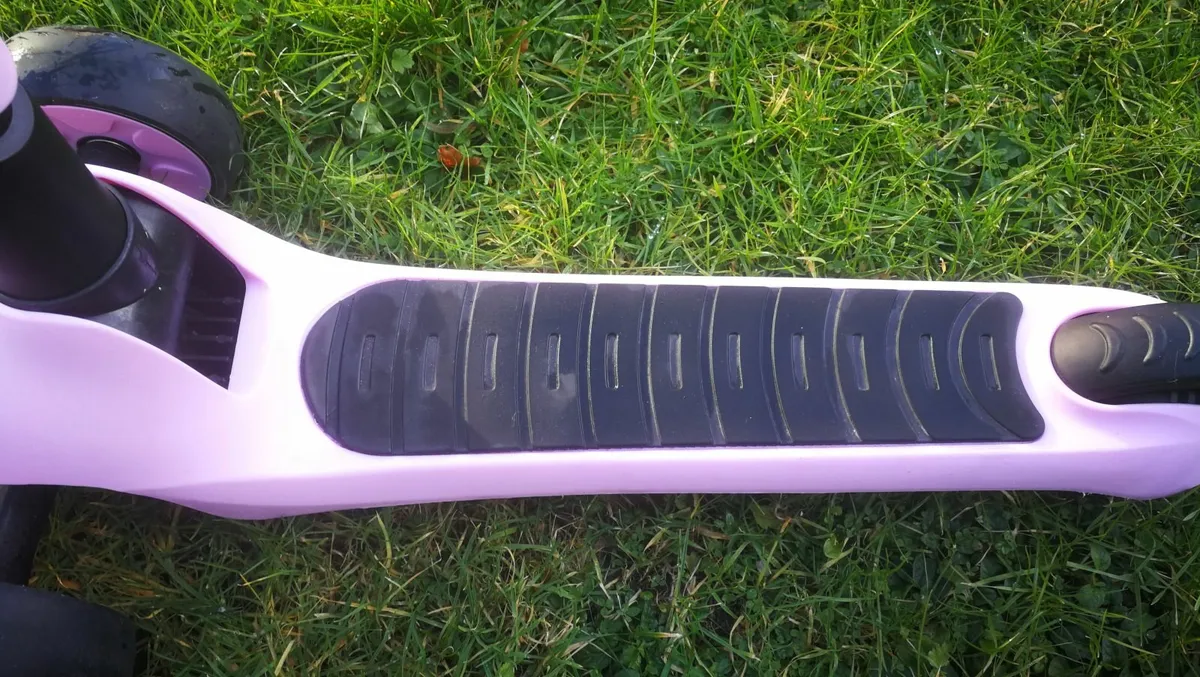 child's scooter - Image 3