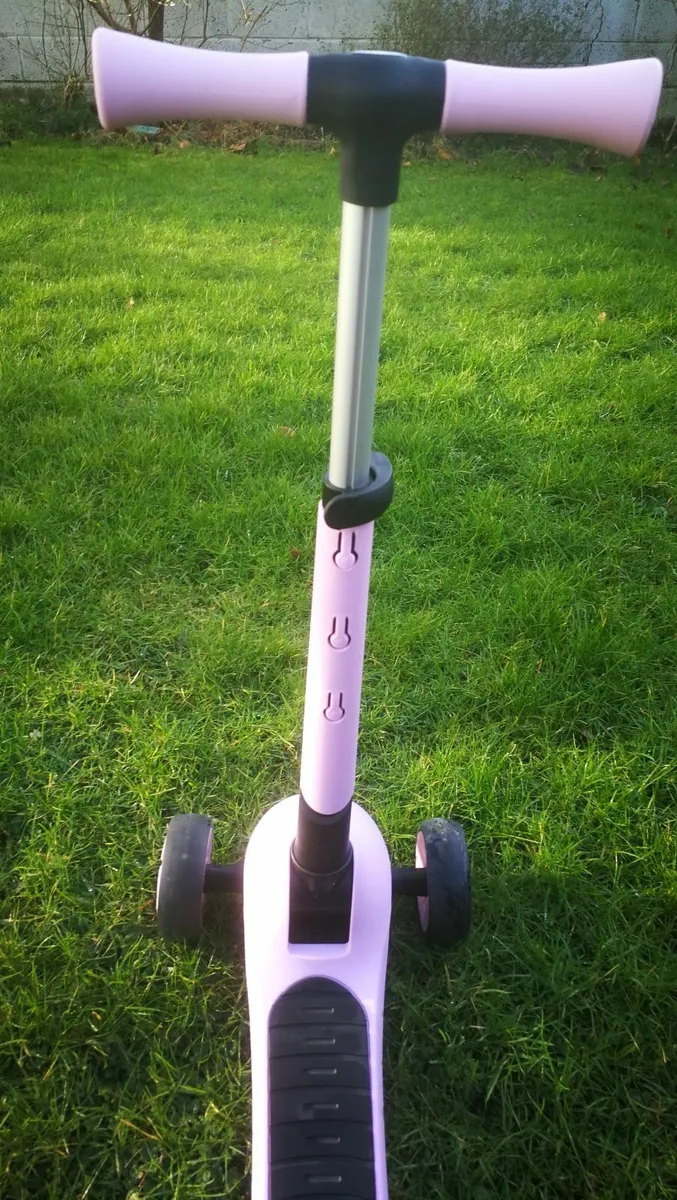 child's scooter - Image 2