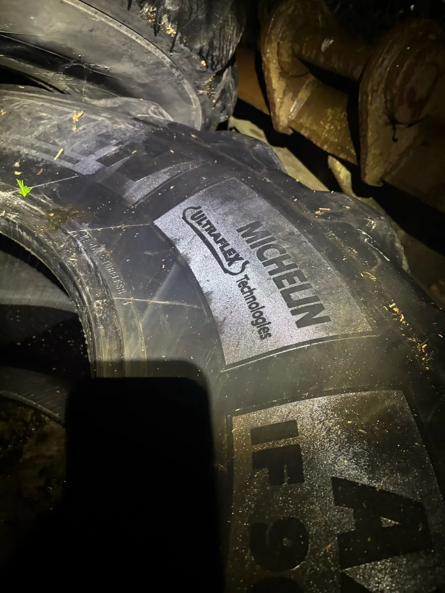 Michelin 900/60/42 - Image 3