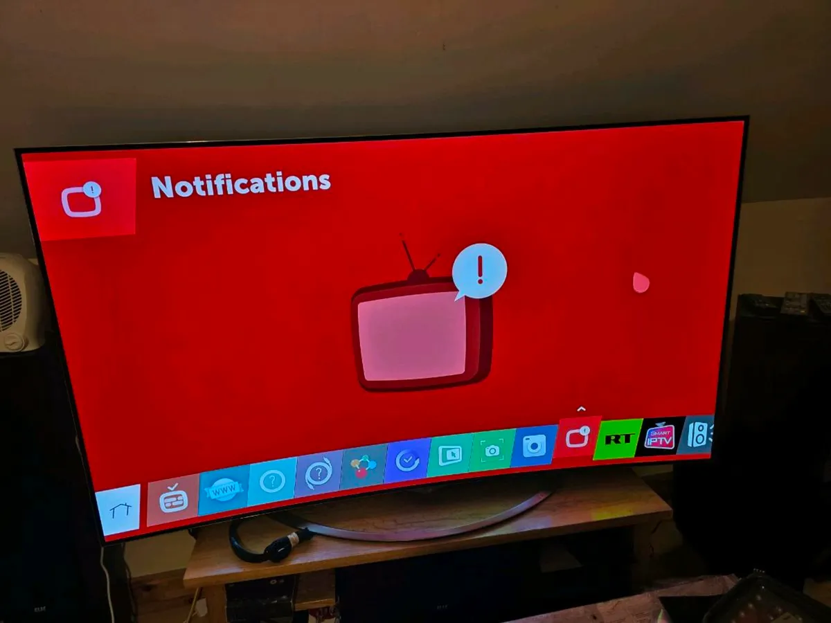 LG TV 65 inch  model 65EC970V-ZA - Image 4