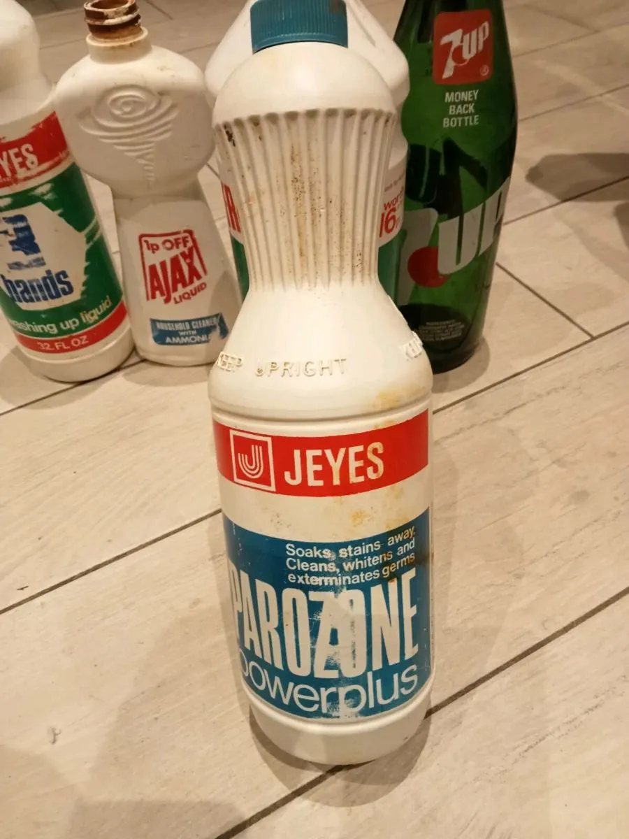 Old shop display items - Image 3