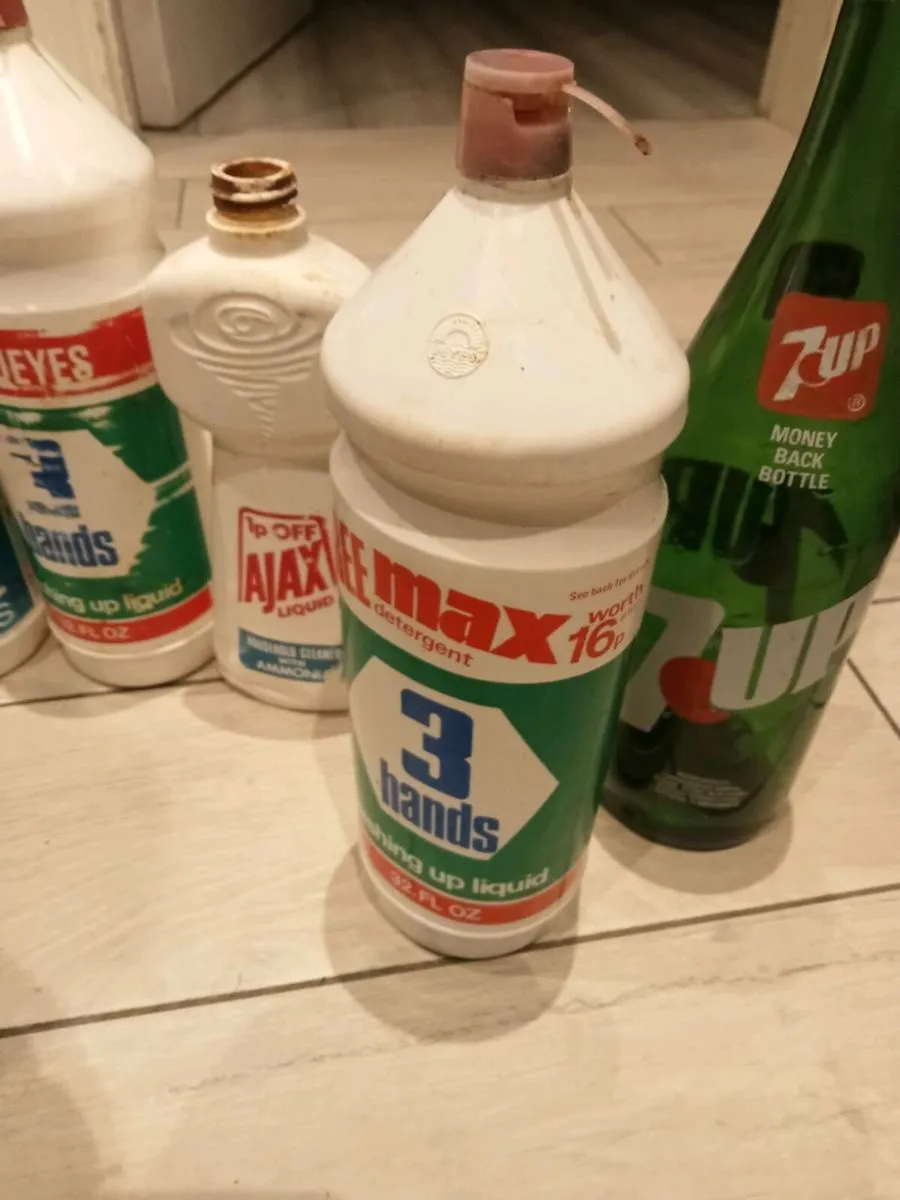 Old shop display items - Image 4