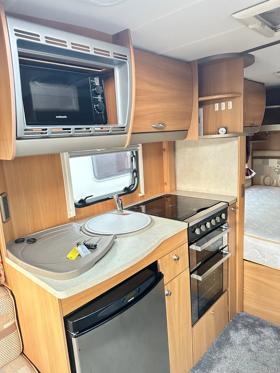 ✨STUNNING 2018 ELDDIS AVANTE 4 BERTH ISLAND BED✨ - Image 4