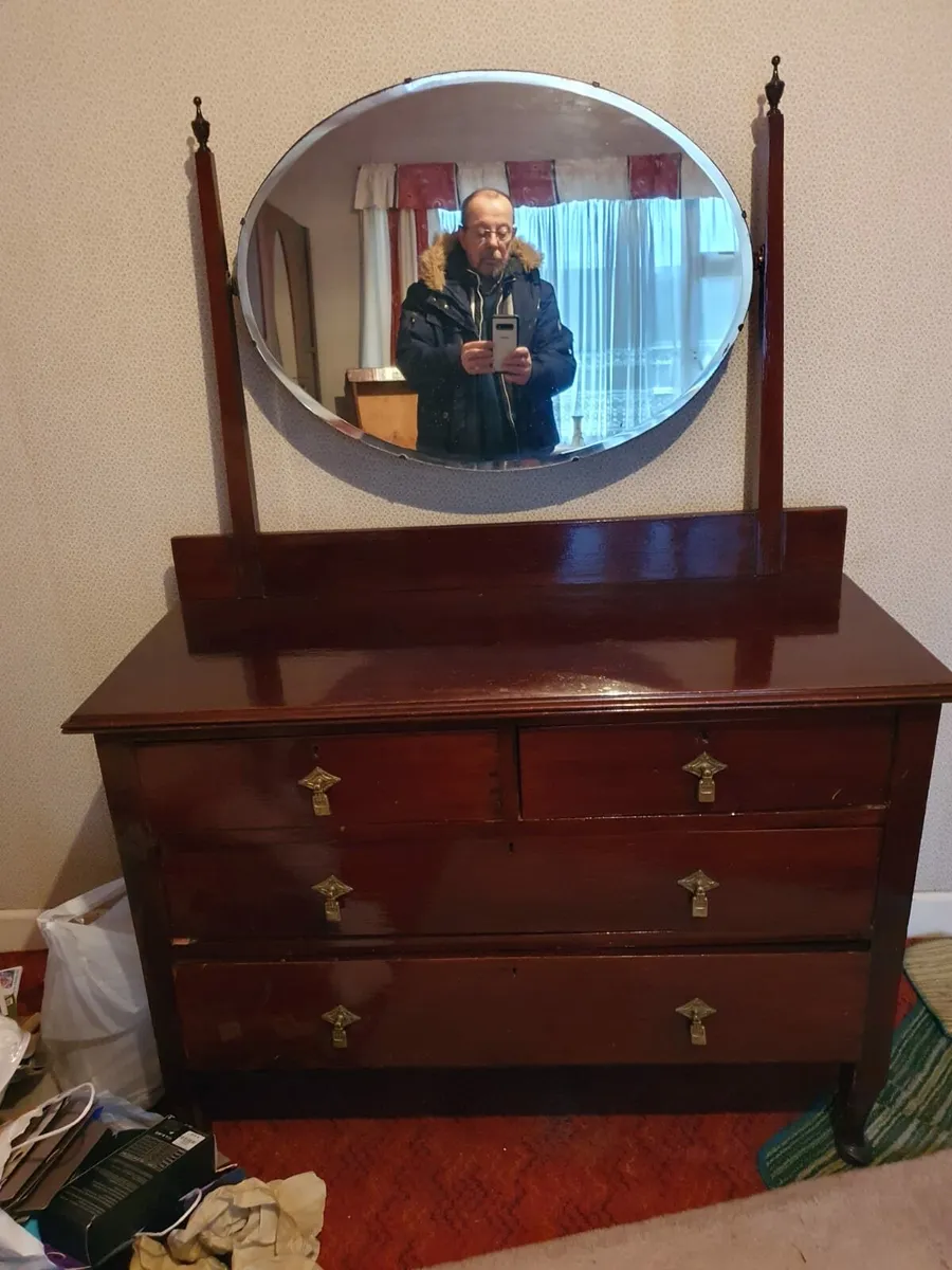 Collection of antique bedroom furniture - Image 2