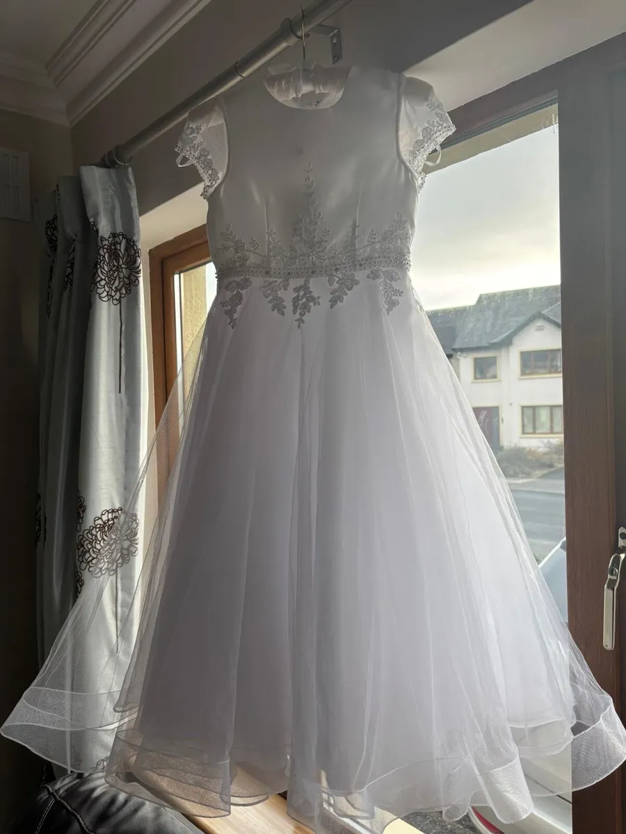 Communion Dress in new condition - Image 3
