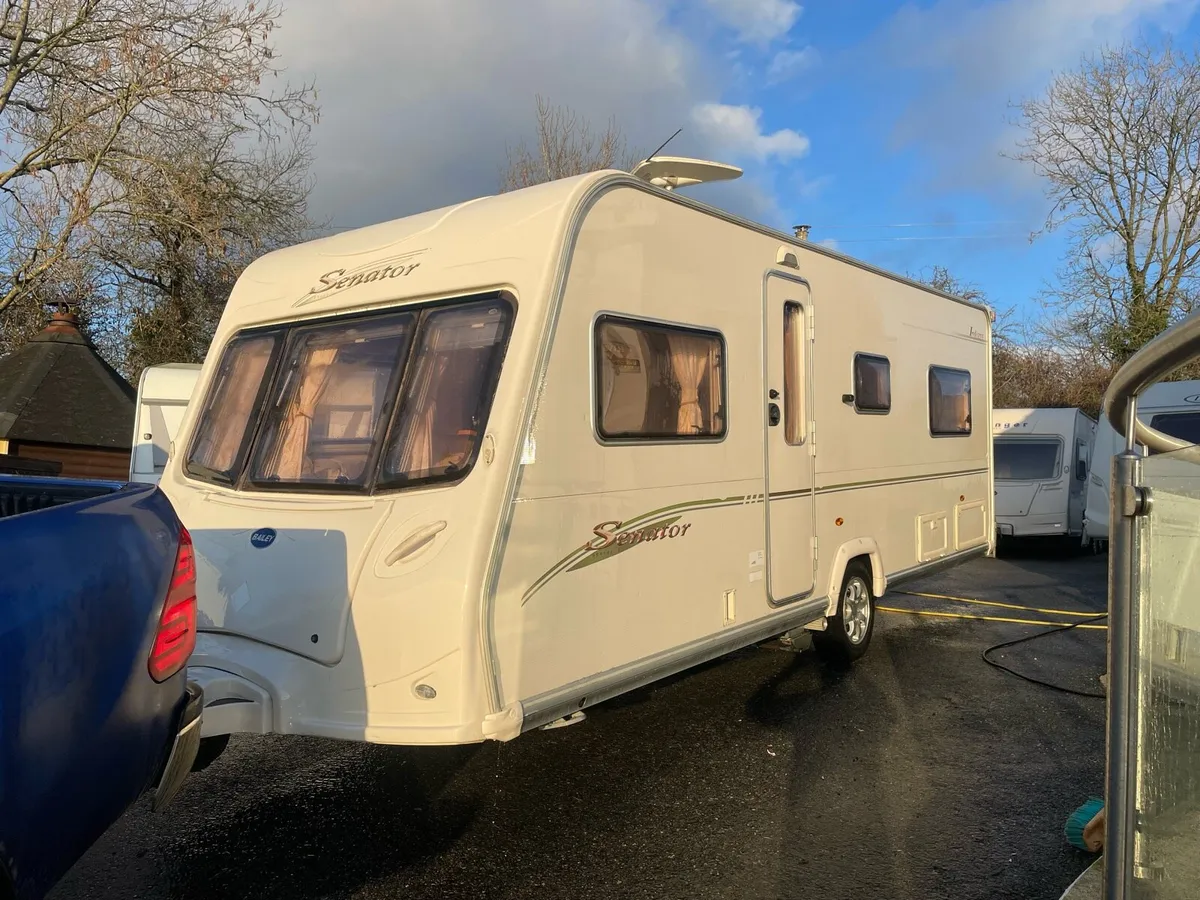 4 birth fixed bed caravan light weight - Image 1