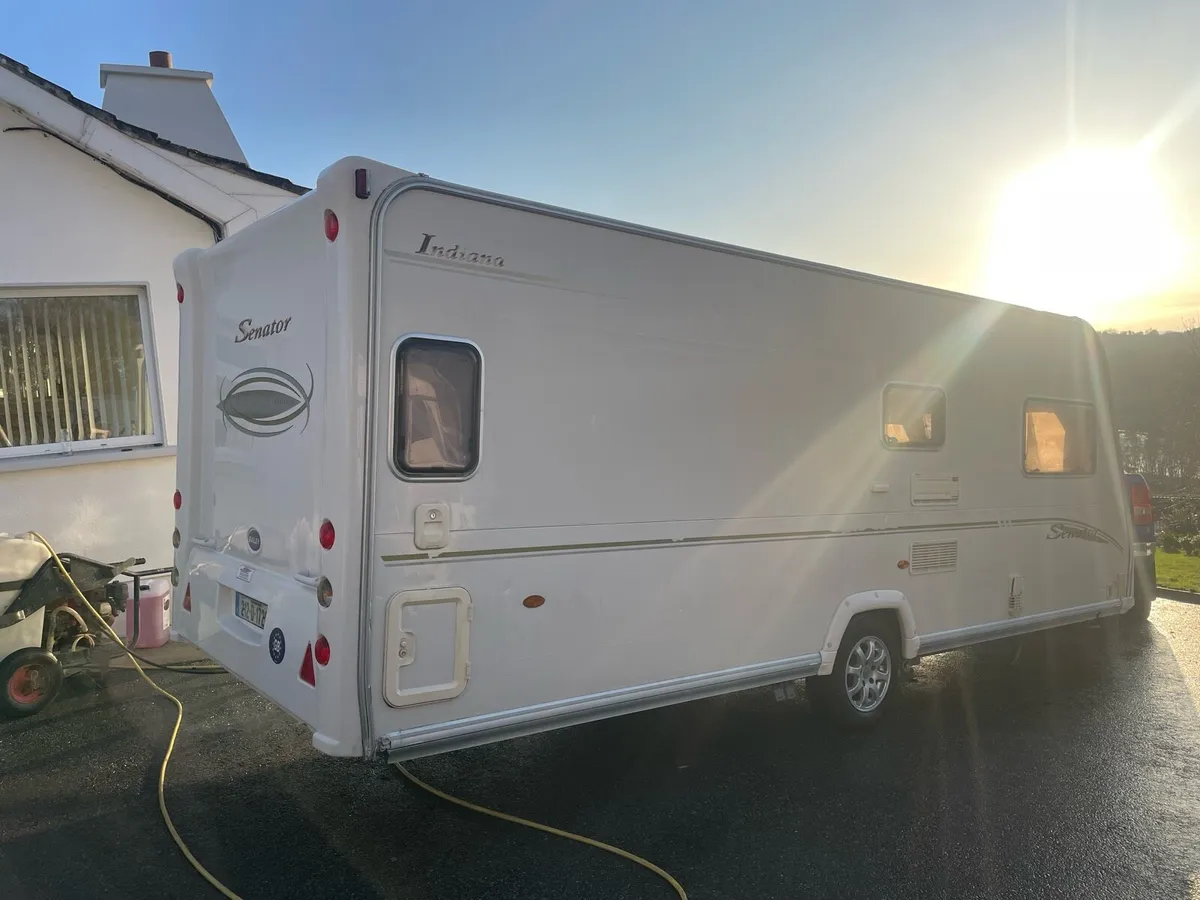 4 birth fixed bed caravan light weight - Image 3