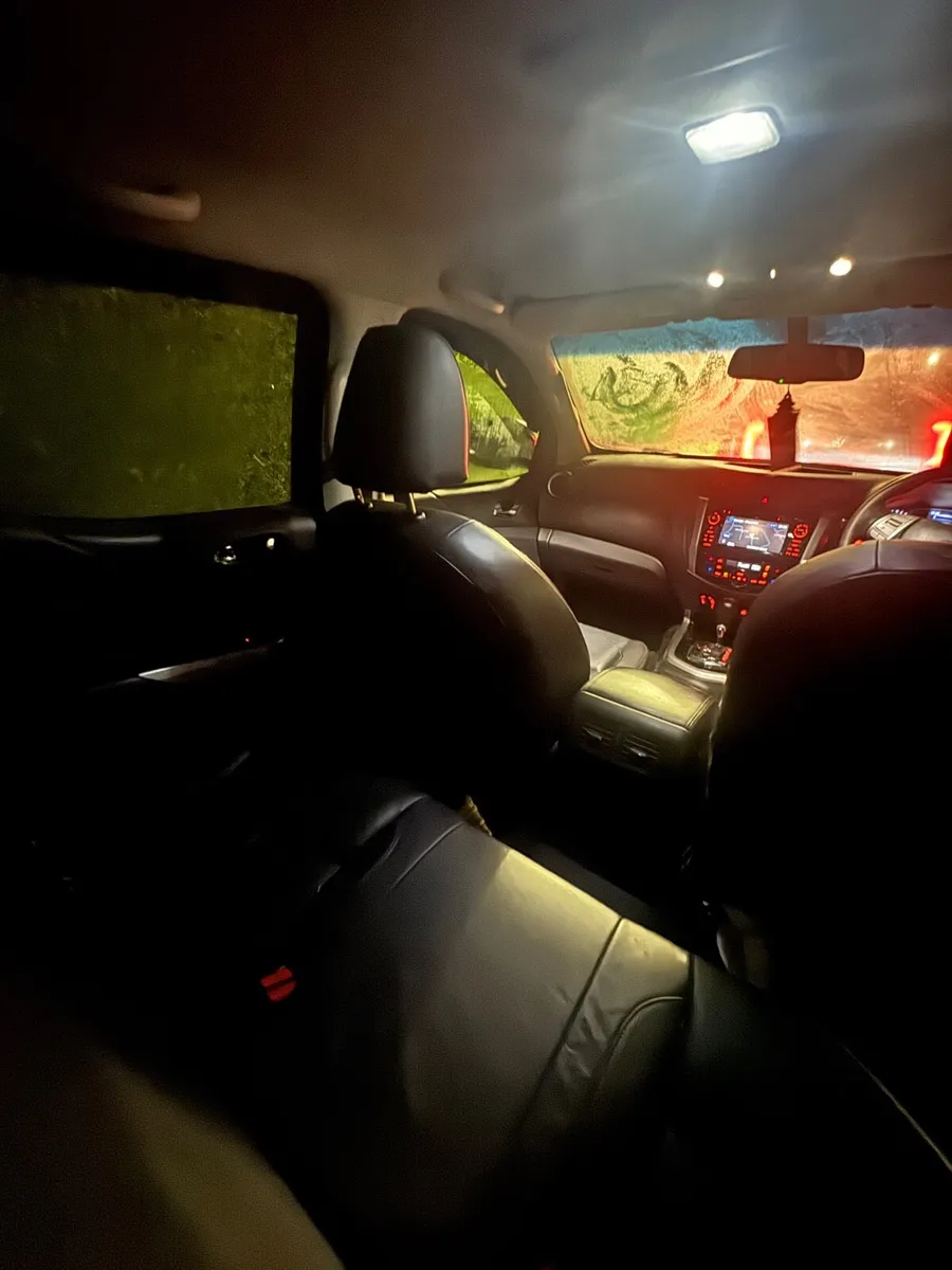 2016 Nissan Navarra 2.3 np300 - Image 4