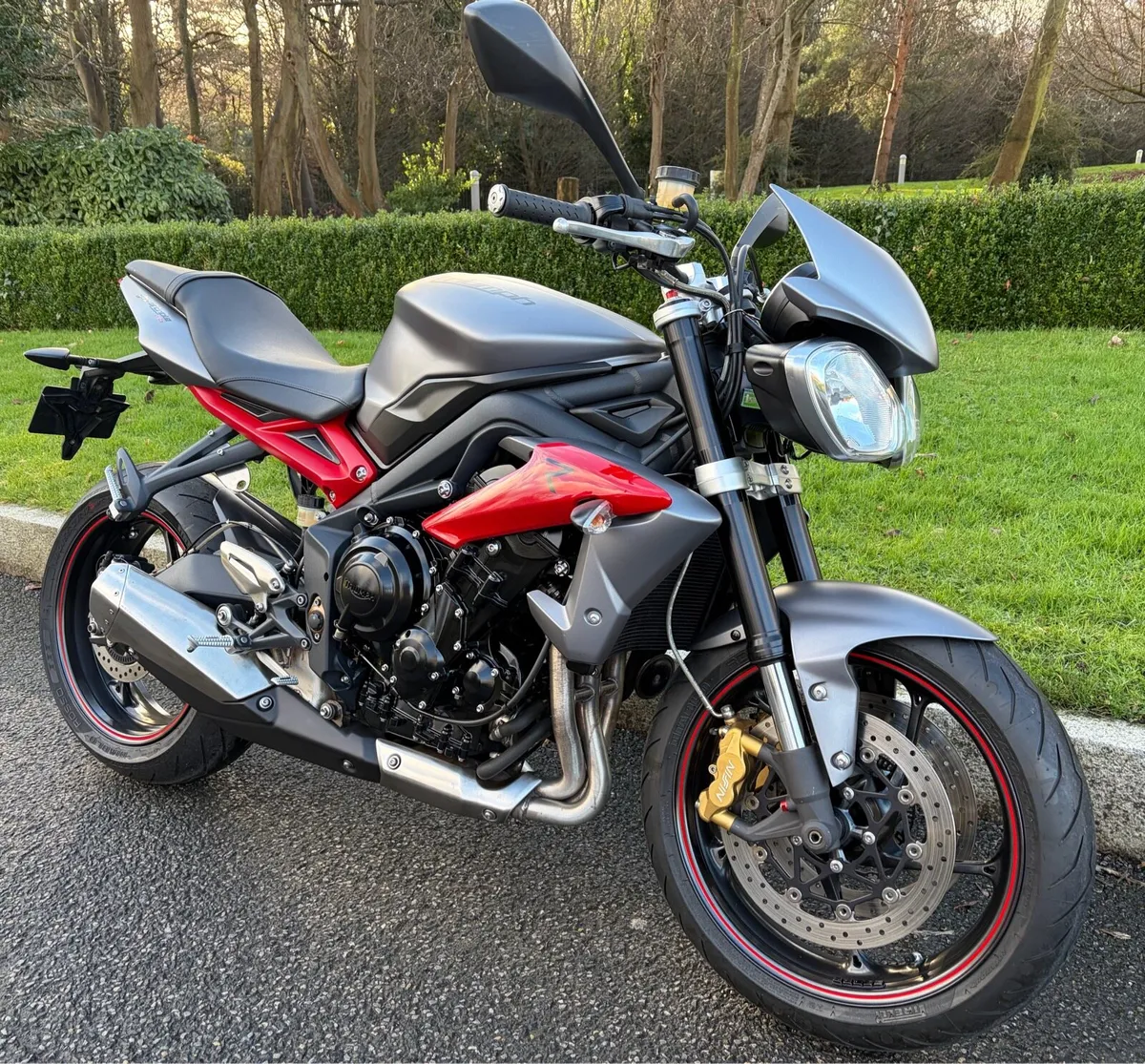 TRIUMPH STREET TRIPLE R 675 * LOW MILEAGE * - Image 2