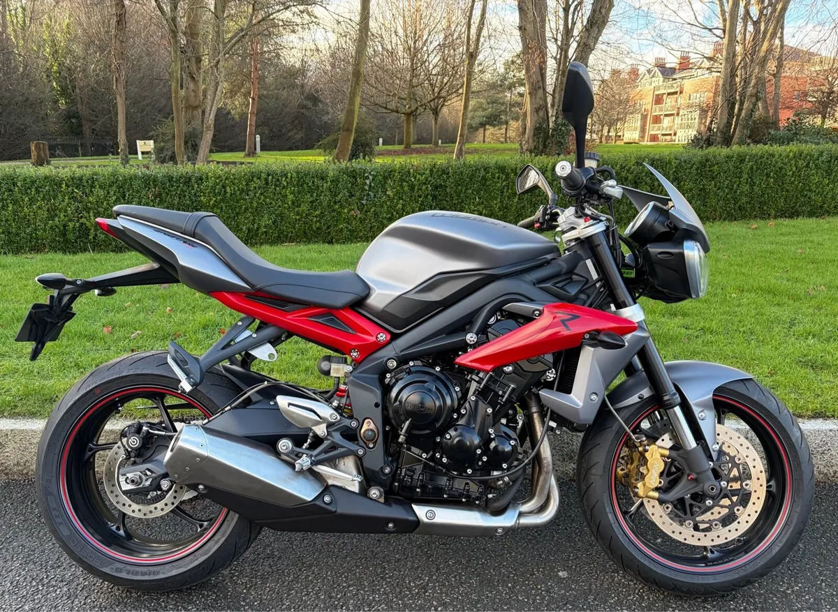 TRIUMPH STREET TRIPLE R 675 * LOW MILEAGE * - Image 1