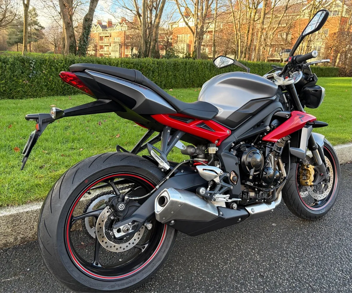 TRIUMPH STREET TRIPLE R 675 * LOW MILEAGE * - Image 3