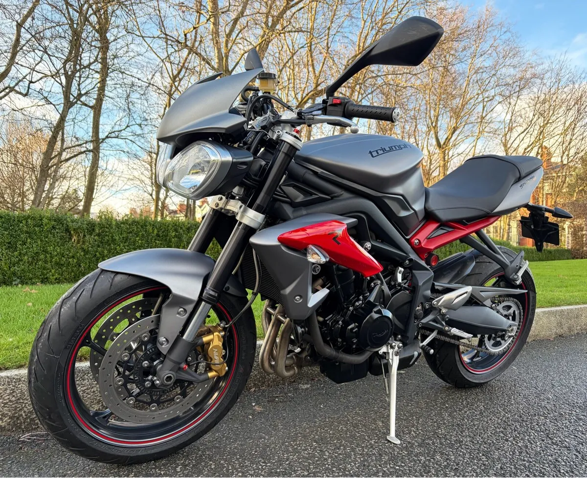 TRIUMPH STREET TRIPLE R 675 * LOW MILEAGE * - Image 4