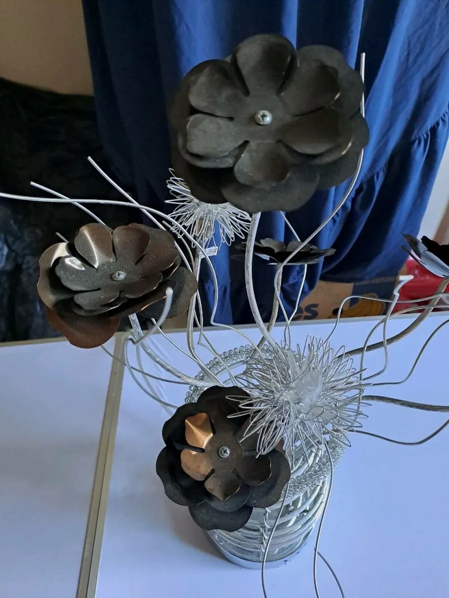 Metal Floral Sculptural / Modern - Image 4
