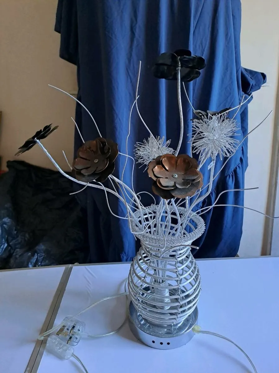 Metal Floral Sculptural / Modern - Image 1