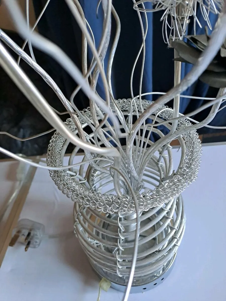 Metal Floral Sculptural / Modern - Image 3