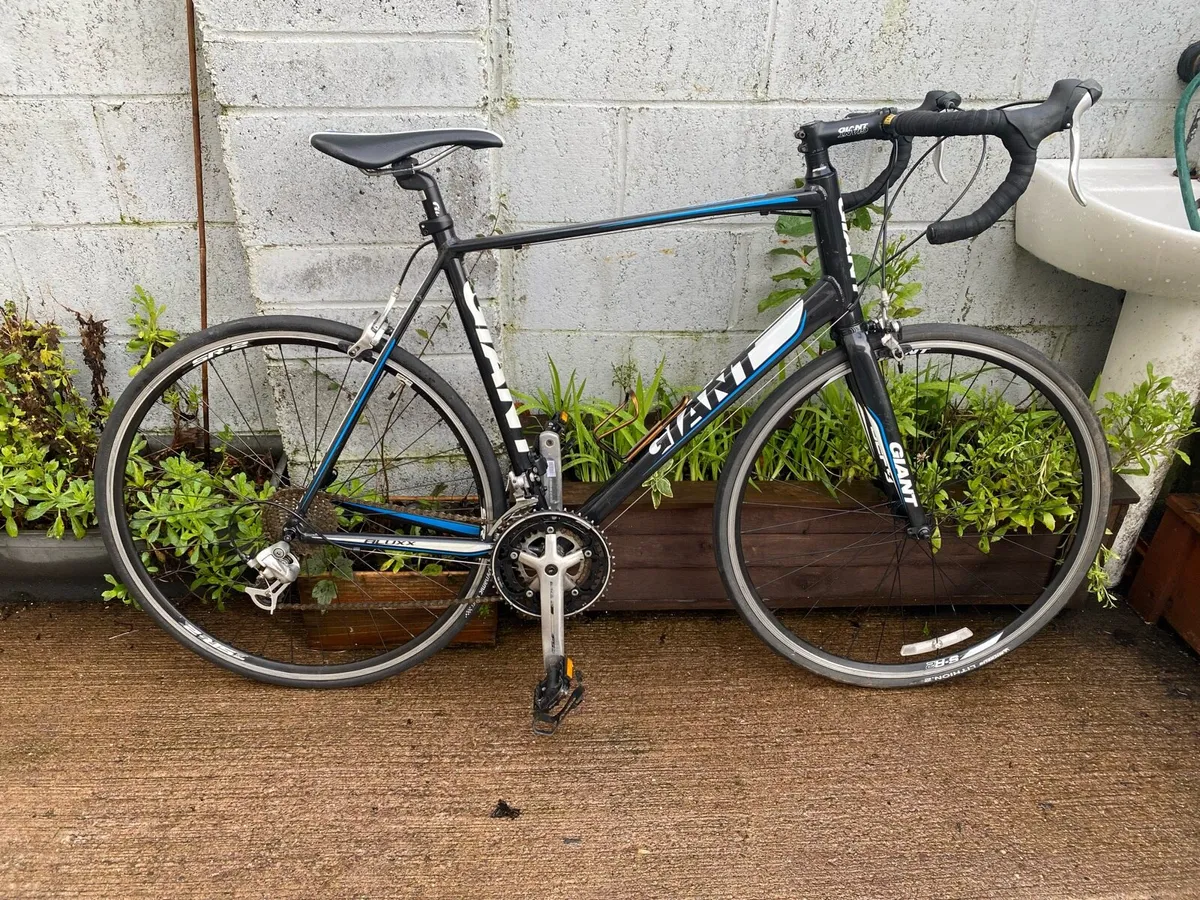 Giant defy 5 XL 23 inch frame 700x25c wheels - Image 1