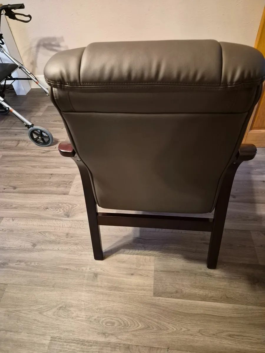 Orthopaedic Chair - Image 2