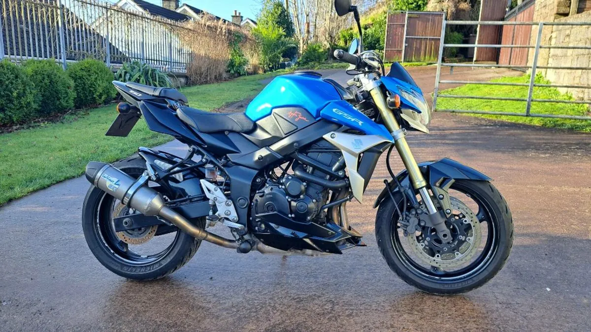 Suzuki Gsr750 2012 - Image 1