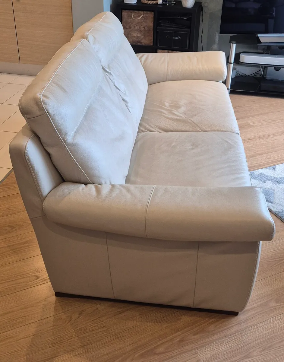 3 seater leather couch - Image 2
