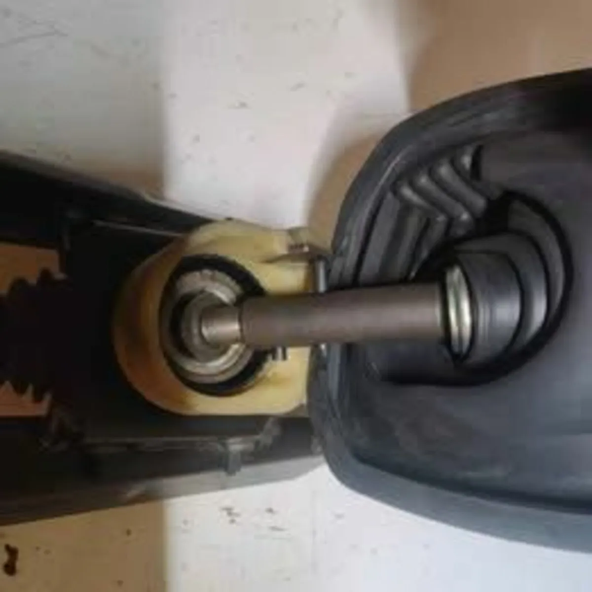 Ford MT75 Cosworth v6 hybrid gearbox - Image 2