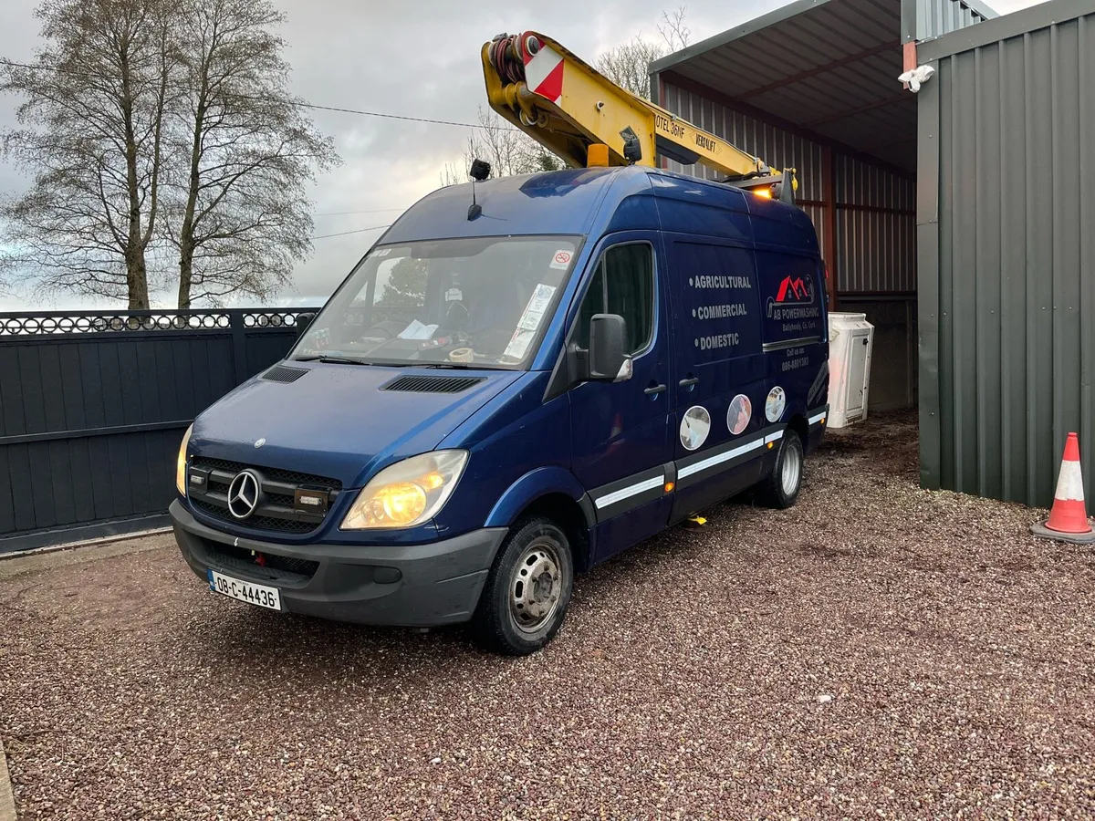 Cherry picker  hoist boom lift - Image 1