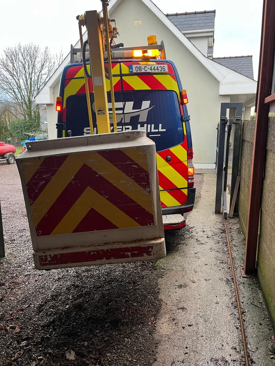 Cherry picker  hoist boom lift - Image 4