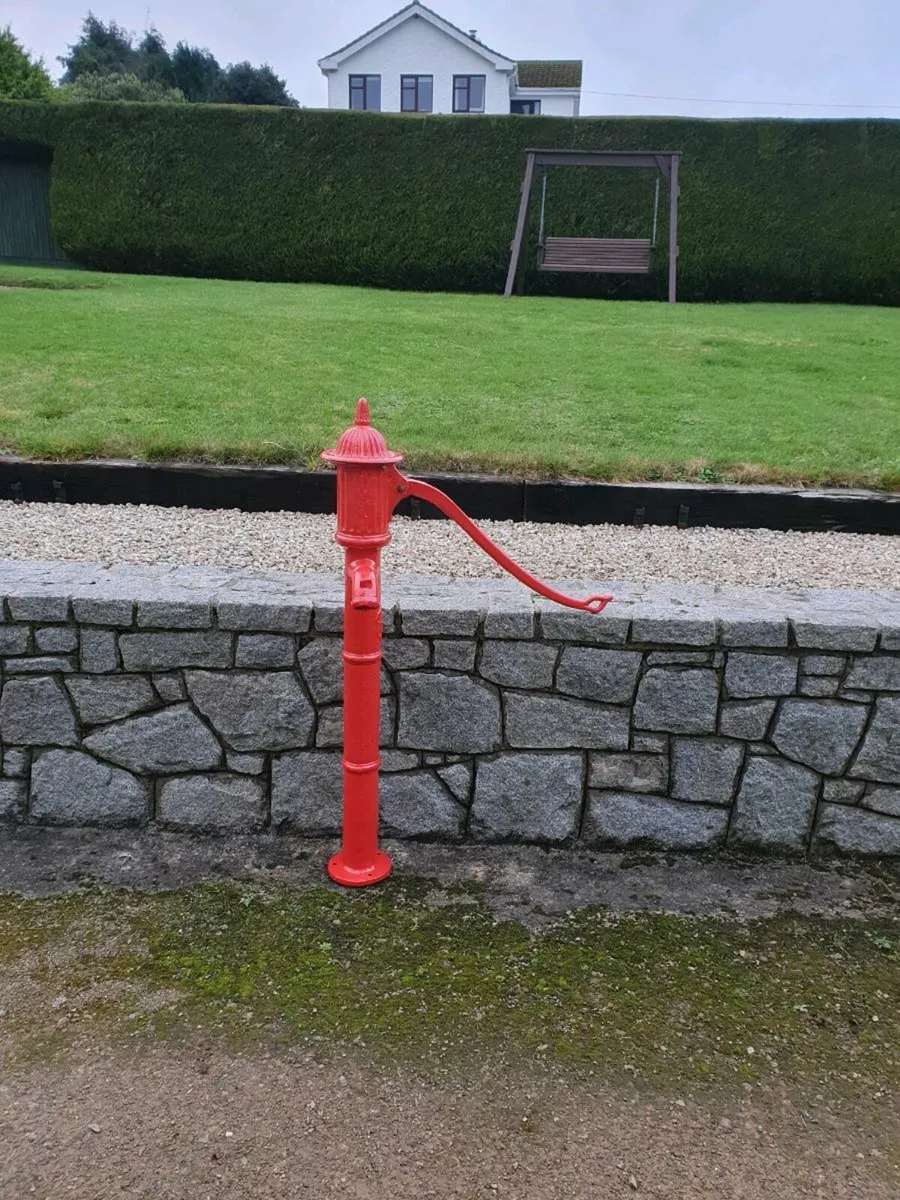 Old style village water pump - Image 3