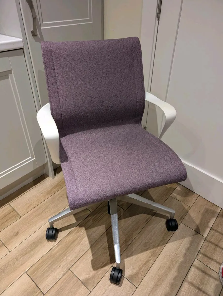 Ergonomic office chair - Image 1