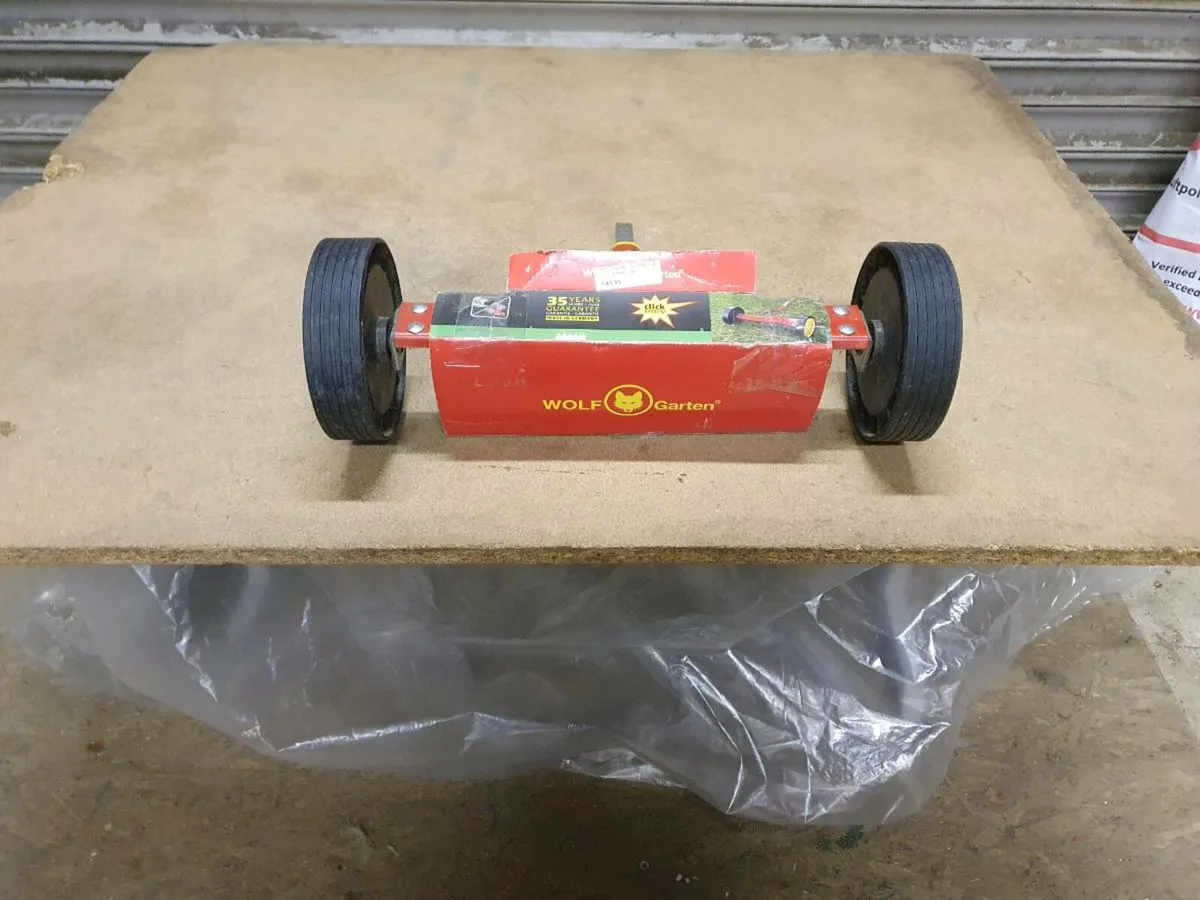 Wolf Moss remover - Image 1