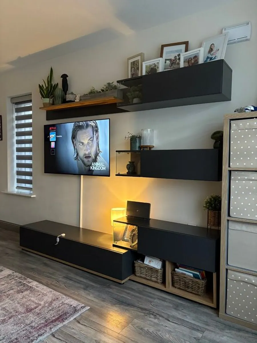 Media wall furniture - Image 1