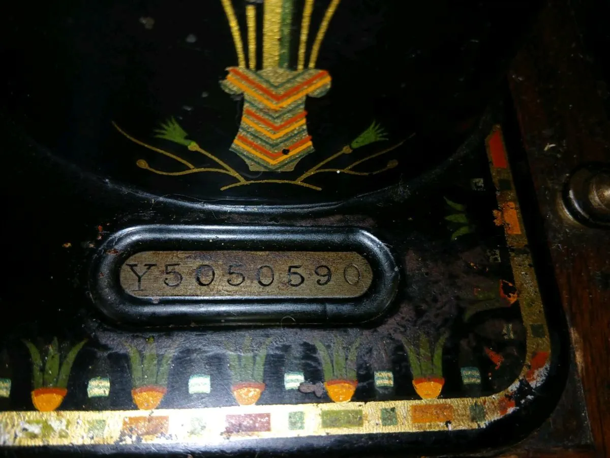 Singer Sewing Machine - Lotus 66k - Image 4