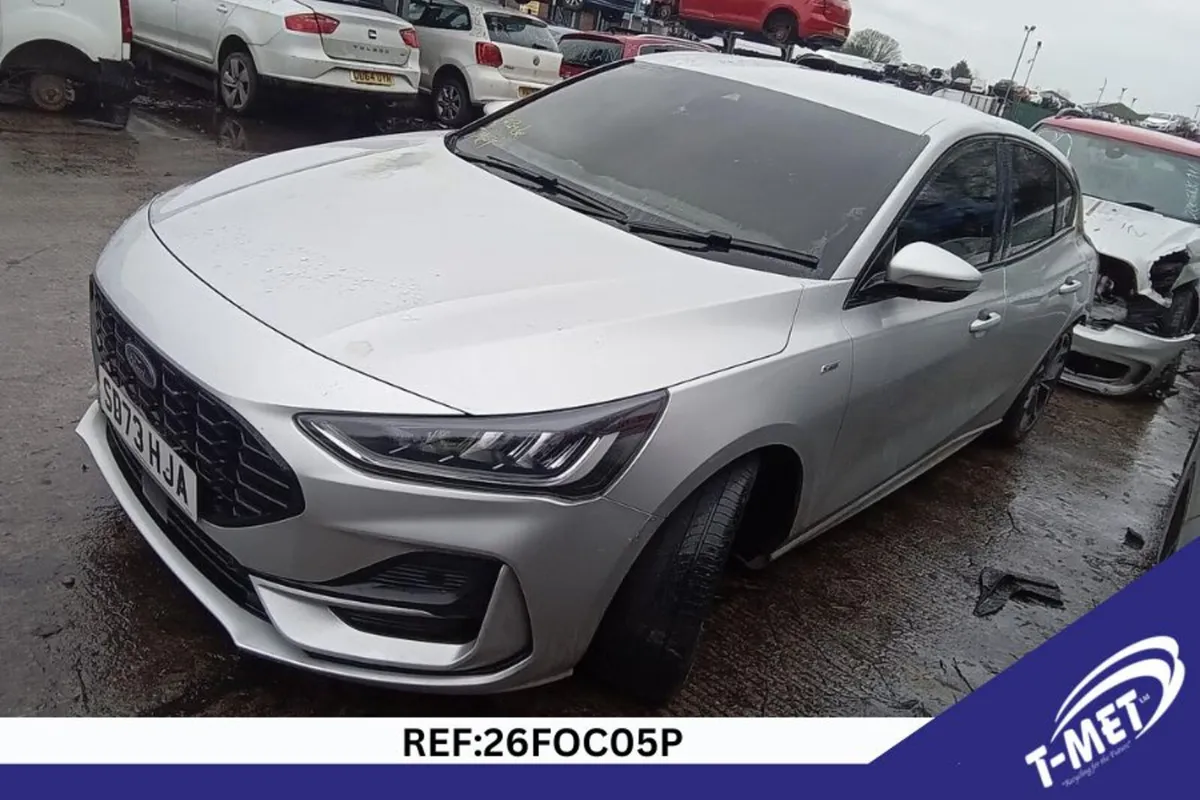 2023 FORD FOCUS BREAKING FOR PARTS - Image 3